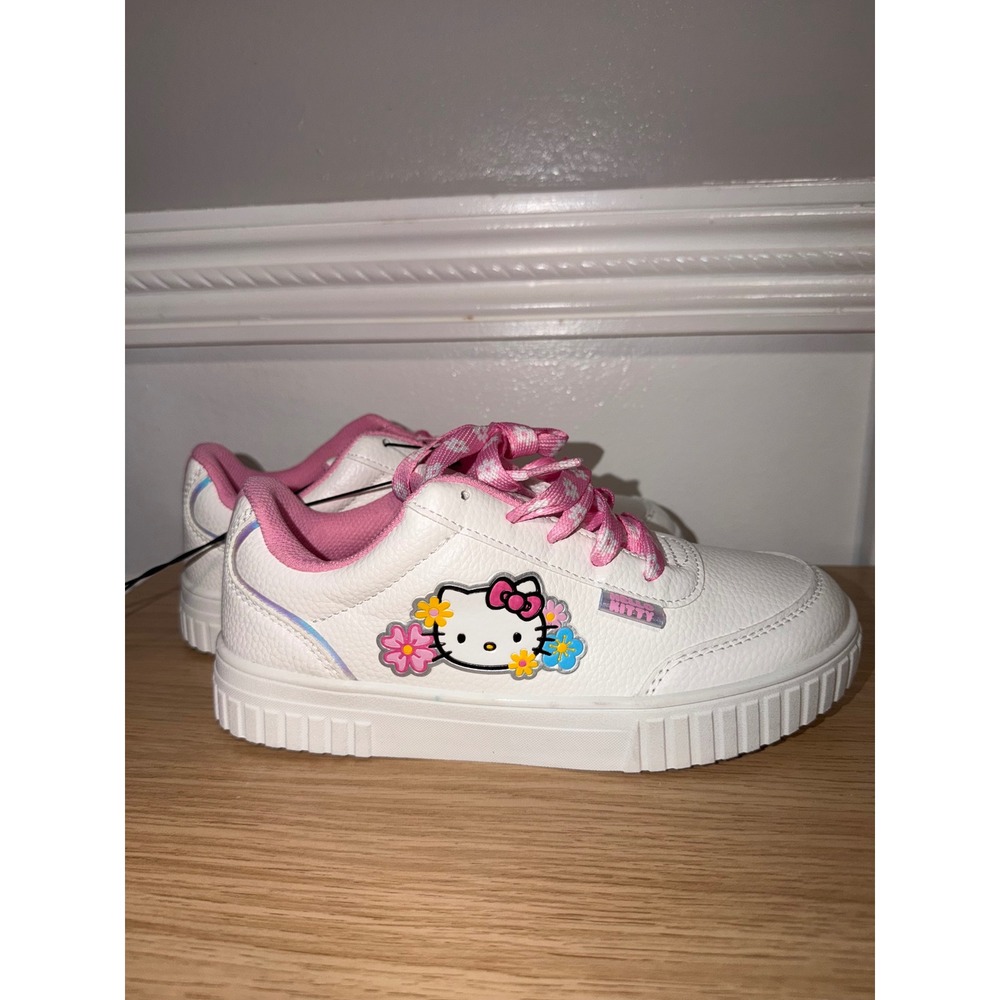 Girl hello kitty shoes size 4